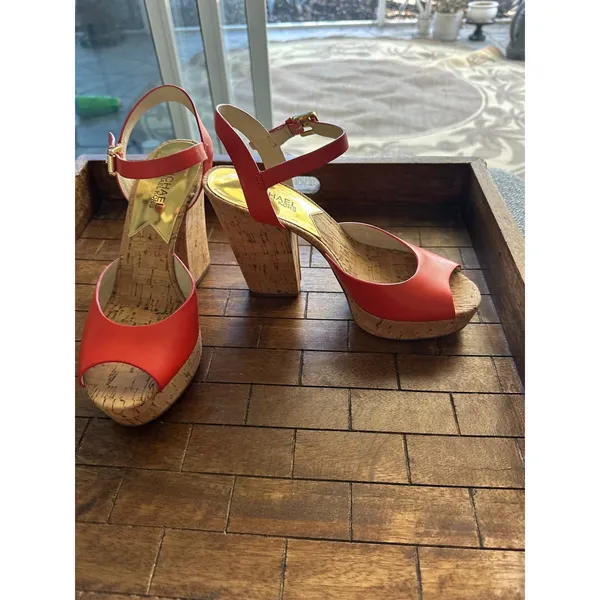 Michael Kors Natalia Mandarin Leather Platform Sandals Heels‎ size 8 EEUC - Image 3