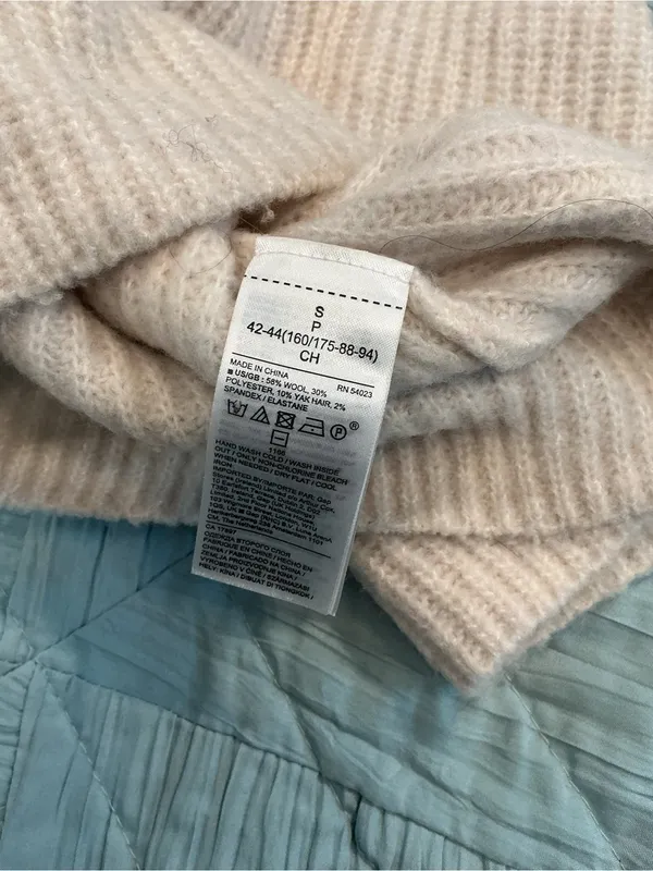 Banana Republic Ribbed V-Neck Sweater - Cream - Image 6
