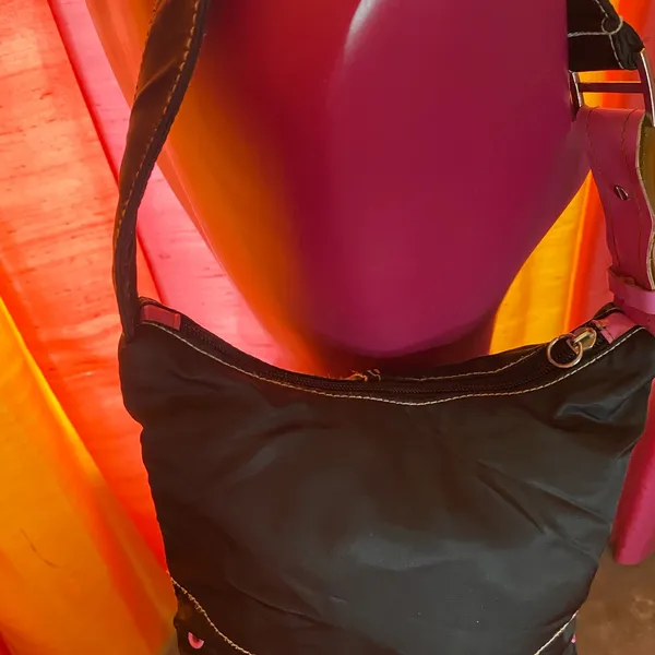Hot pink and black shoulder bag (9.5x7.5) vintage zy2k - Image 6