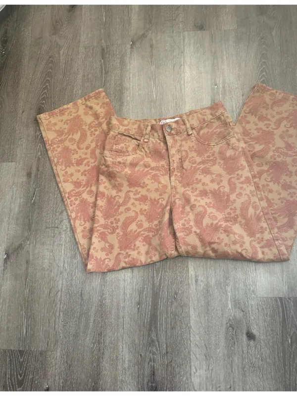 Zara Floral Damask High-Rise Pants in Rose and Beige - Image 4