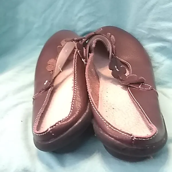 Ladies leather slides European 39 Size 8 - Image 4