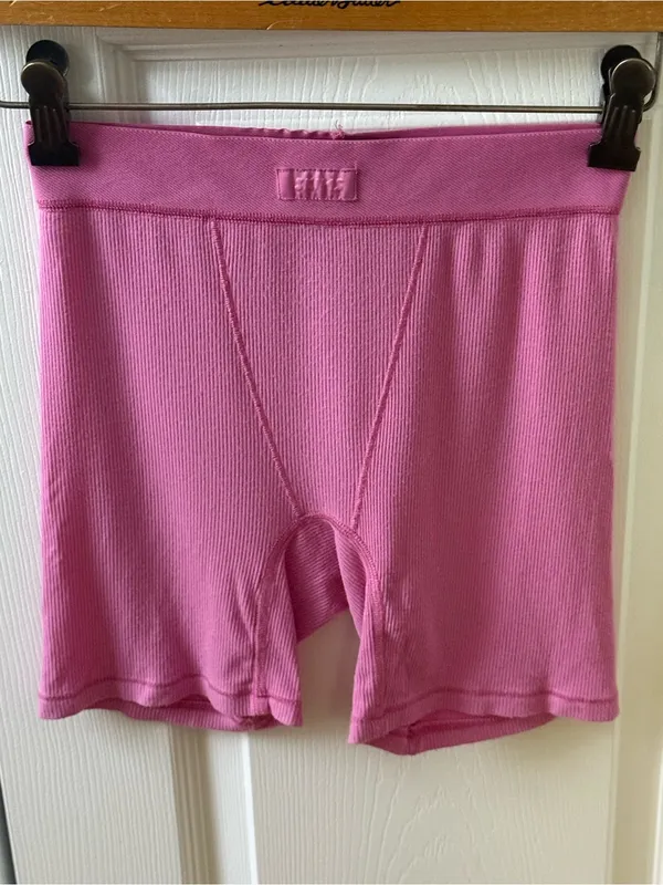 Skims Cotton Rib Boxer Shorts in Sugar Pink - Image 2