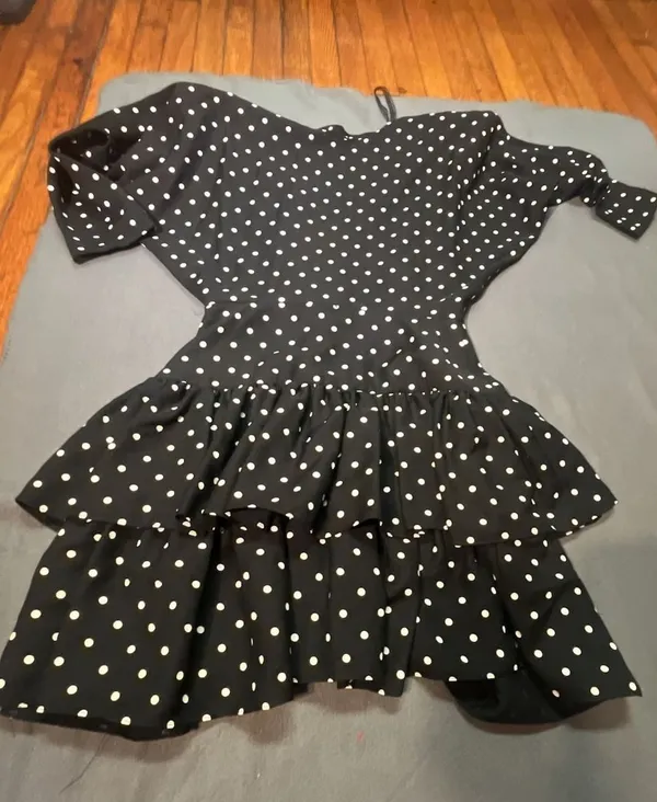 Black and White Polka Dot Ruffled Mini Dress with Belt and Keyhole Back - Image 9