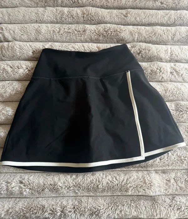 Abercrombie YPB Tennis Black Mini Skirt with White Trim - Image 5