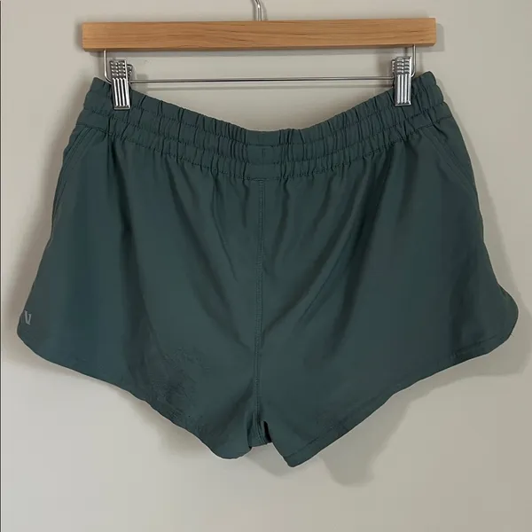 Vuori Clementine Athletic Running Shorts size large 2 inch - Image 3