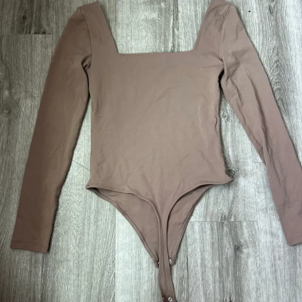 Babaton Light Brown Longsleeve Bodysuit Fitted Contour Aritzia Size Small - Image 8