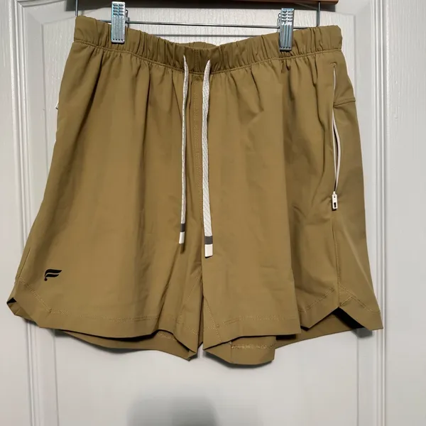 Fabletics Women Tan Khaki Athletic Running Shorts, Zipper‎ Pocket 5 Inch Inseam - Image 5