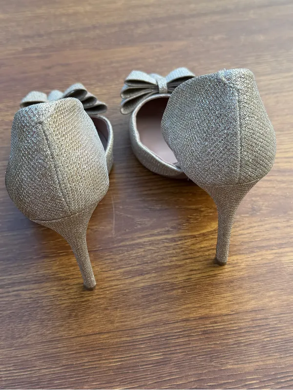 Betsey Johnson Prince Gold Glitter Bow Pointed Toe Heels Size 9 - Image 6