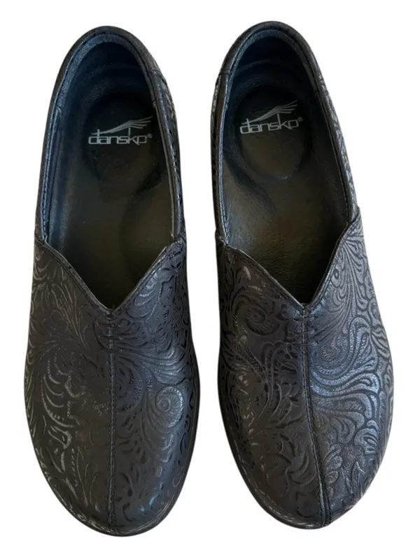 EUC Dansko Leather Embossed clogs Black Size 8 - Image 2