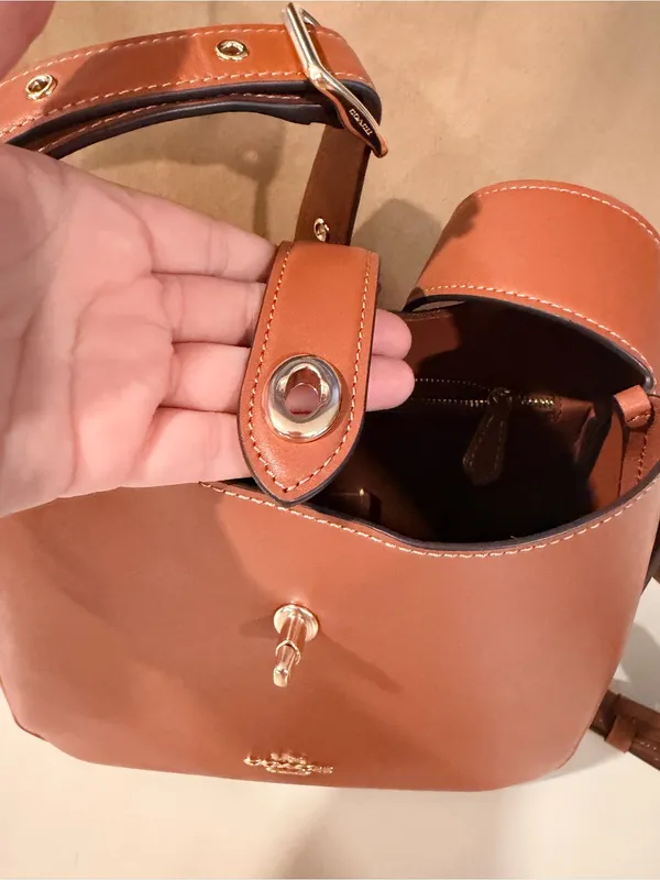 Coach Hadley convertible Tan Leather Shoulder Bag with Gold Hardware - Image 14