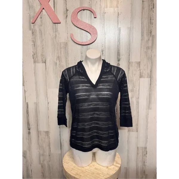 Hollister woman’s Lightweight hooded pullover with 3/4 sleeves size XSMALL - Image 2