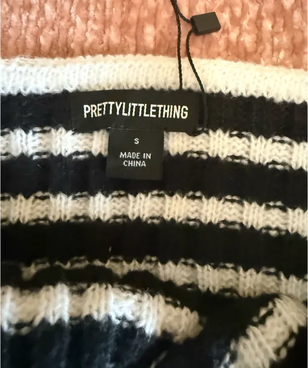Pretty Little Thing crop top  - Image 3