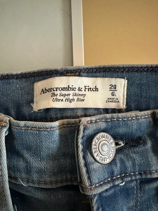 Abercrombie Jeans - Image 2