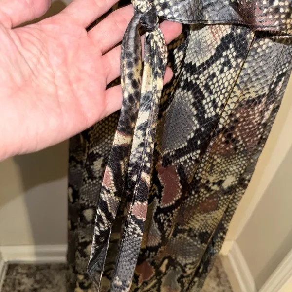 Stunning snake print multi color boutique maxi dress See and Be Seen size large - Image 6