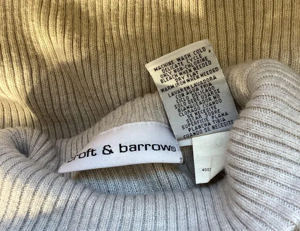 Croft & Barrow Light Grey Sweater Size Medium - Image 4