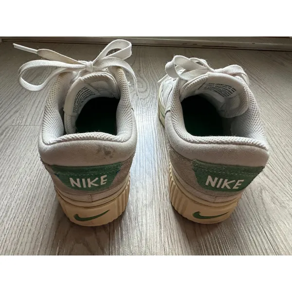Nike Low Rise White Sneakers Women's Sz 8 - Image 4