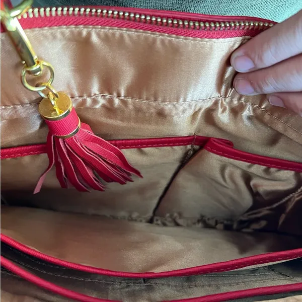 JOY & IMAN Red leather expandable bag - Image 4