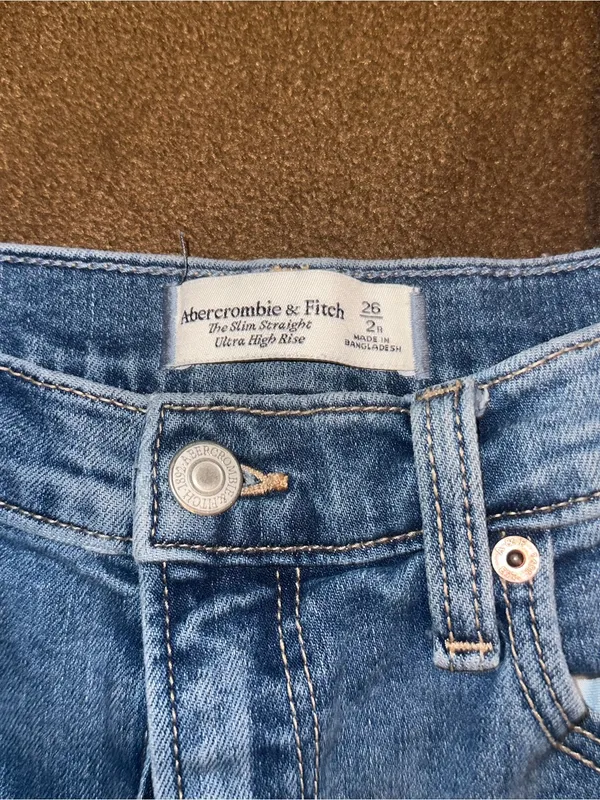 Abercrombie & Fitch Curve Love The Slim Straight Ultra High Rise Jeans size 2 - Image 4
