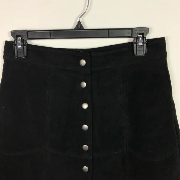 American Eagle Faux Suede Scalloped Mini‎ Skirt Black Button Front Size 2 - Image 2