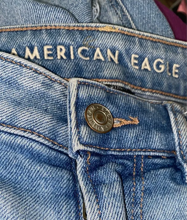 American Eagle Outfitters women’s heavy distressed ripped mom jean size - Image 10