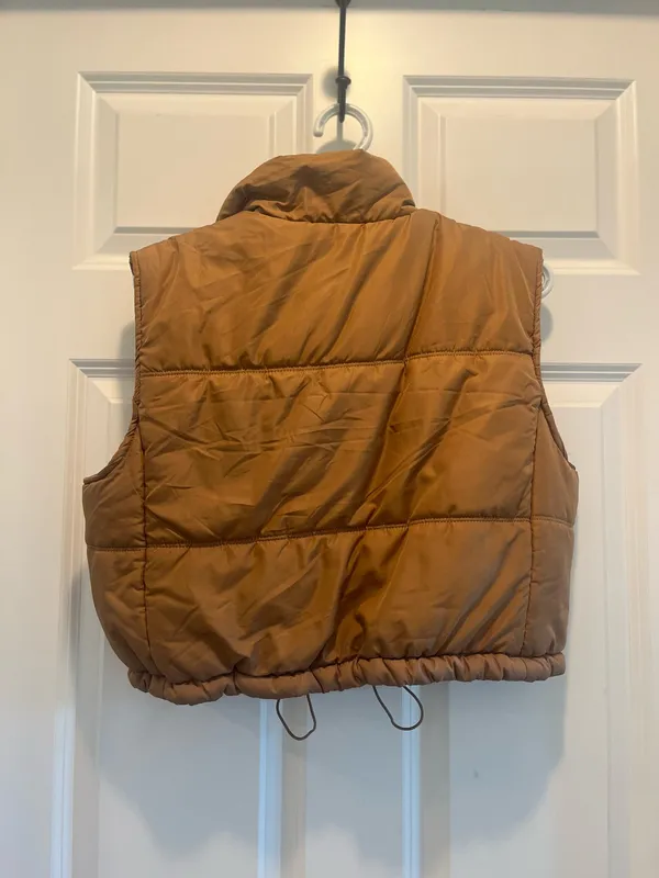 Thread and supply puffer vest  - Image 3