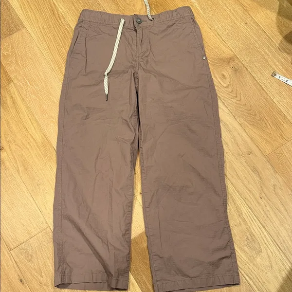 Vuori Women's‎ Cropped Brown Pants est. medium - Image 3