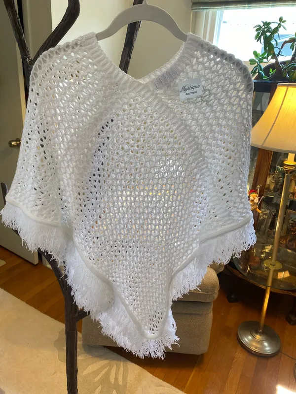 White poncho with matching fringe one size - Image 9