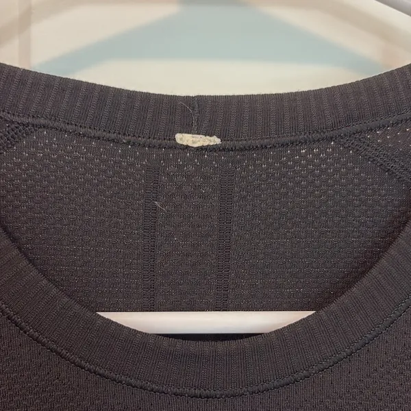 Lululemon Black & Gray Ombre Swiftly Tech Long Sleeve Shirt Size 4 - Image 4