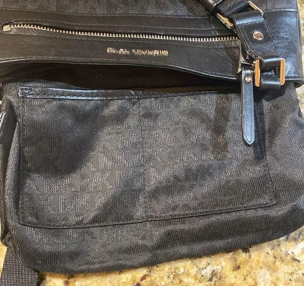 MICHAEL Michael Kors Logo Crossbody Bag Black - Image 7
