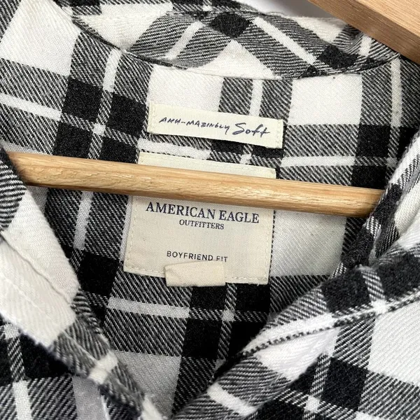 American Eagle ahh-mazingly soft black and white‎ checkered button down shirt S - Image 3