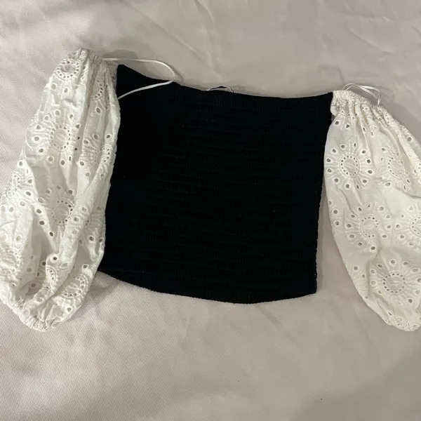 Zara Black Knit Top with White Sleeves - Image 6