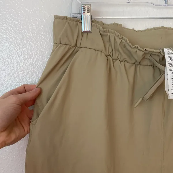 Lululemon 12 Stretch High Rise Crop 23" in Trench Tan - Image 8