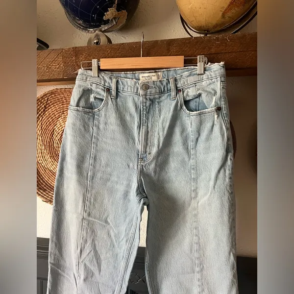 ABERCROMBIE & FITCH The 90s Straight Leg Ultra High Rise Seam Split Hem Jeans - Image 3