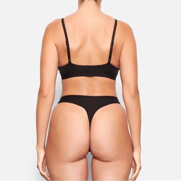 SKIMS Black Triangle Bralette M NEW - Image 4