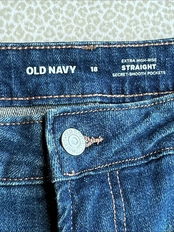 New Old Navy Extra High-Rise Straight Jeans size 18 - Image 4