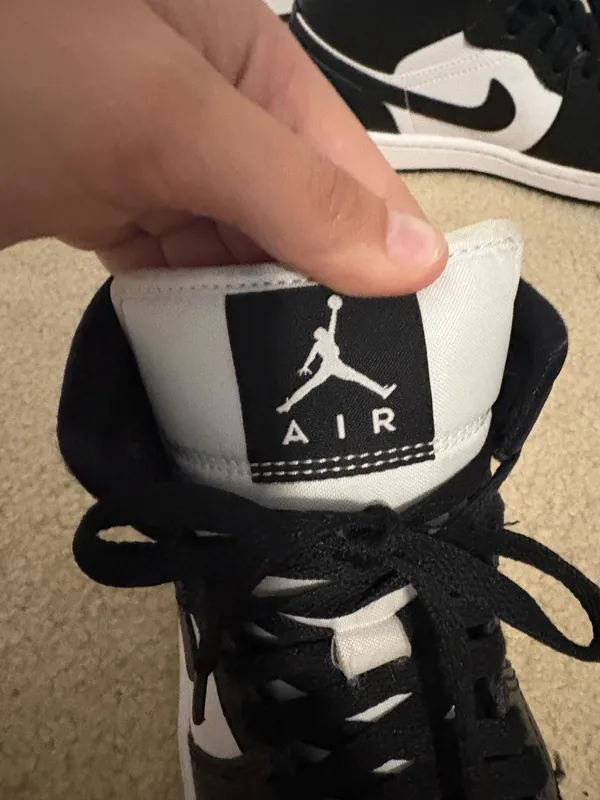 Air Jordan Black and white - Image 5