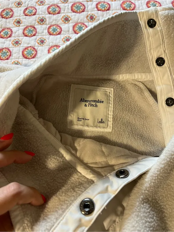Abercrombie & Fitch Asymmetrical Quilted Fleece Pullover Ivory size small - Image 5