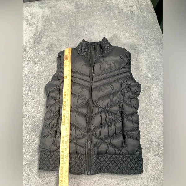Nike Cascade quilted puffer vest black down medium - Image 4