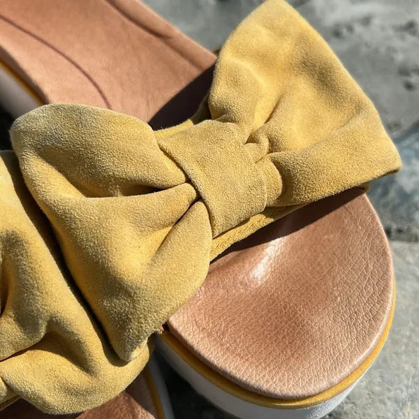 UGG Yellow Bow Platform Sandals Size 6.5 - Image 3