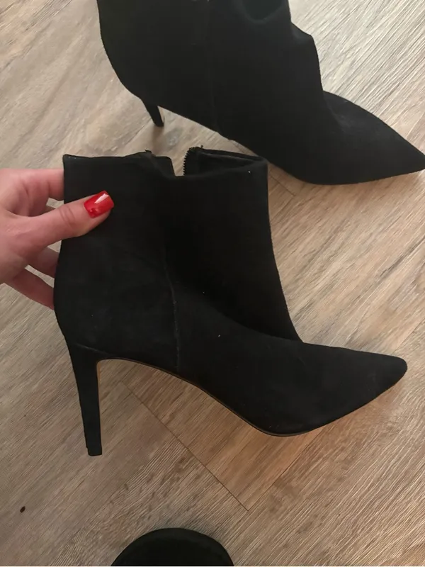 SAM EDELMAN BLACK SUEDE POINTED TOE BOOTIES US8.5 - Image 2