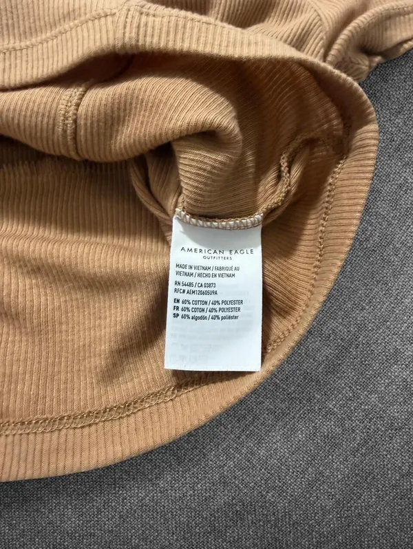 American Eagle Brown Ribbed Ruched Neck Crop Top Size Medium - Image 5