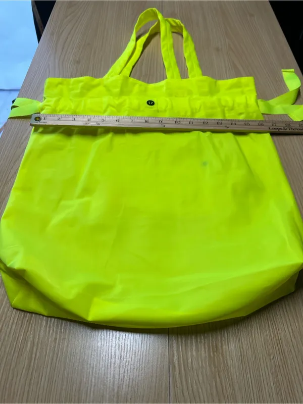 lululemon Easy As Sunday Tote 19L Highlight Yellow Neon NWT - Image 12
