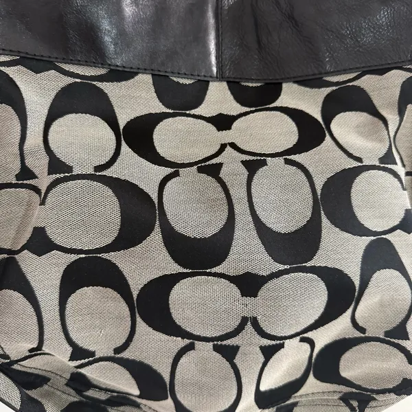 Coach Black and Cream Signature Shoulder Bag - Image 10