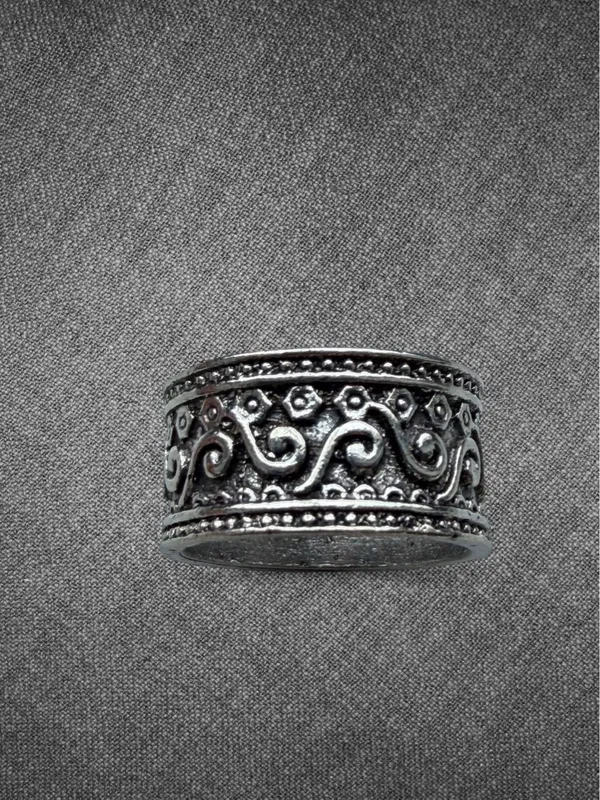 Vintage Silver Ornate Pattern Ring Size 5.5 - Image 3