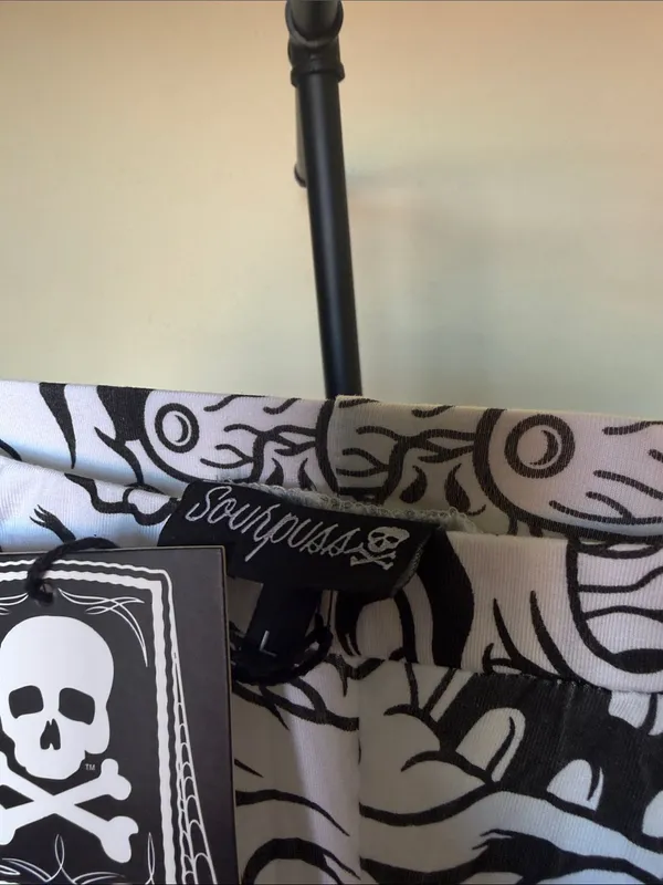 NWT White & Black Melting Monsters Leggings size L‎ - Image 4