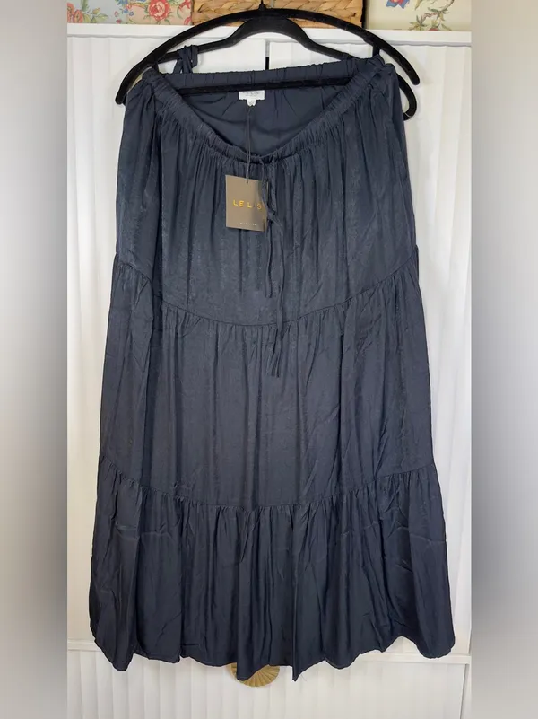 NWT LE LIS Navy Blue Satin Ruffle Crop Top Maxi Skirt 2 Piece Set Small - Image 4