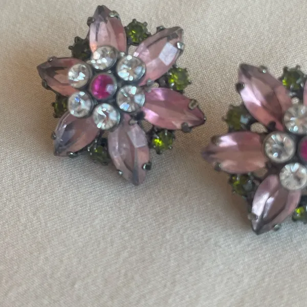 Vintage Avon Flower Earrings Pink - Image 6