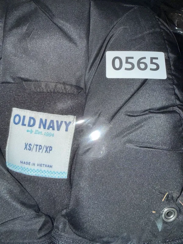 Old Navy Women's Puffer Vest, Black-XS - Image 6