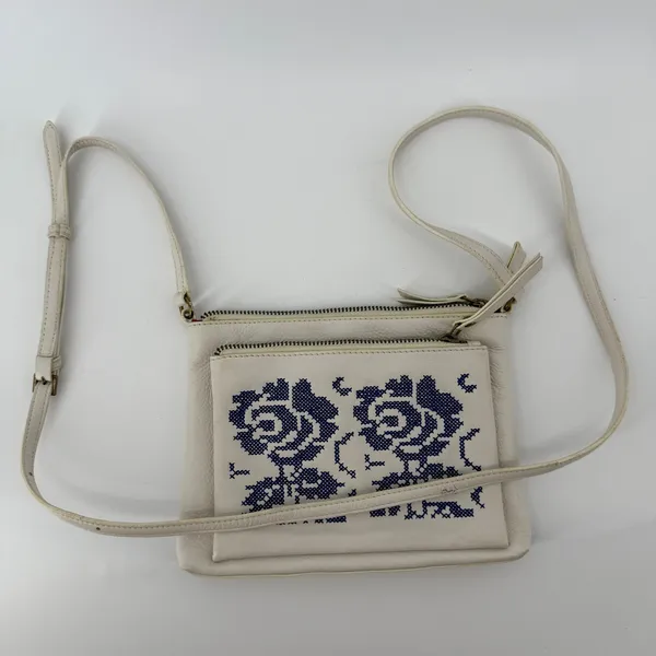 Clever Carriage Company Cross Stitch Rose Leather‎ Crossbody Purse White Blue - Image 11