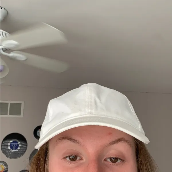 White cap - Image 4